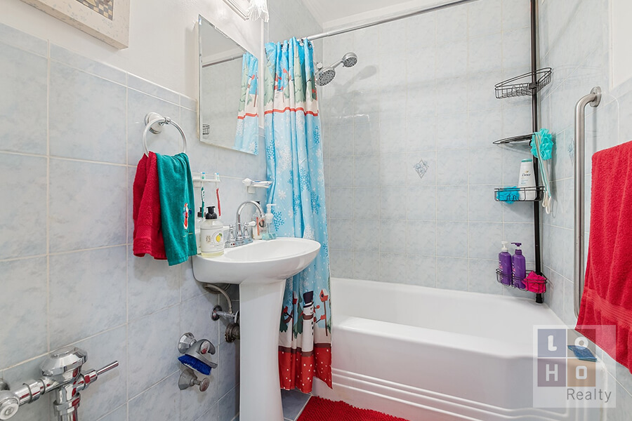 570 Grand Street H1405 Lower East Side New York NY 10002